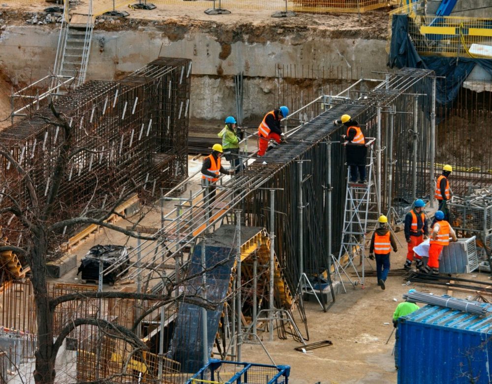construction-defects-expert-witness-discovery-experts Construction defects expert witness team inspecting civil and underground construction site