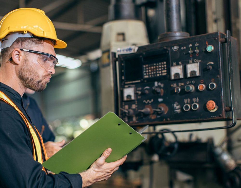 heavy-equipment-dispute-resolution-expert Expert reviewing heavy equipment for alternative dispute resolution case