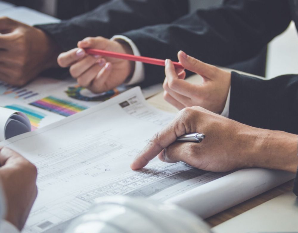 Transportation and warehouse ADR expert consulting with logistics managers