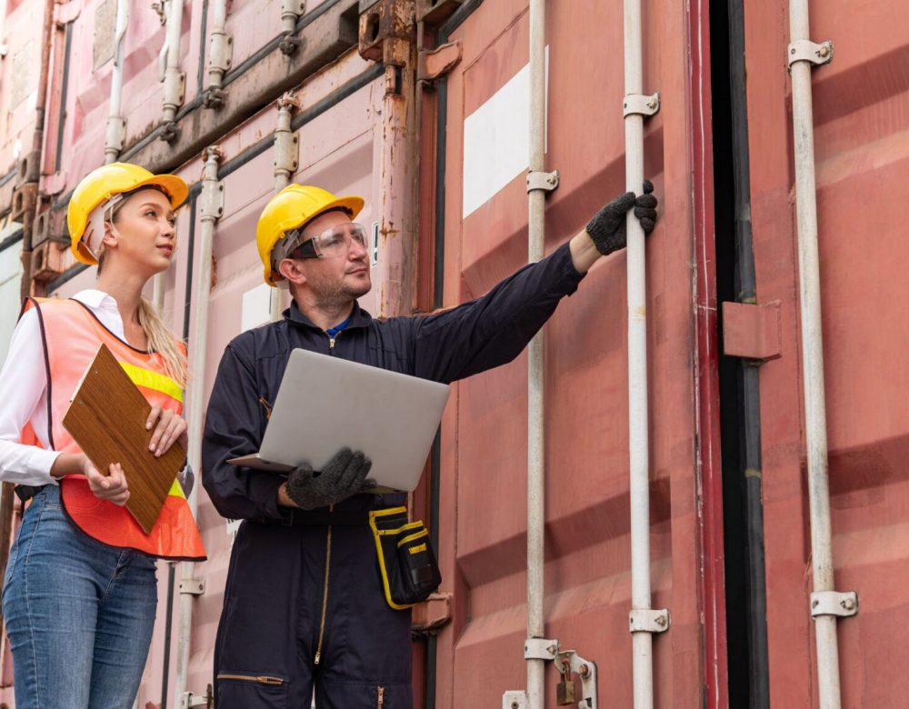 transportation-warehouse-damage-inspection Transportation and warehouse damage inspection by logistics expert