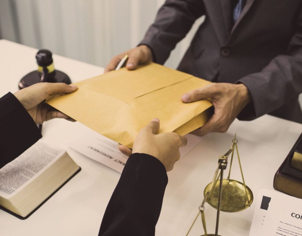 Expert witness providing transportation and warehouse testimony in courtroom